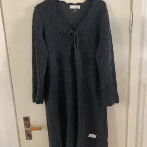 Odd Molly stickad klänning i marinblå/grå i storlek 4 (L/XL) säljs för 100kr, köpt för 1500kr 