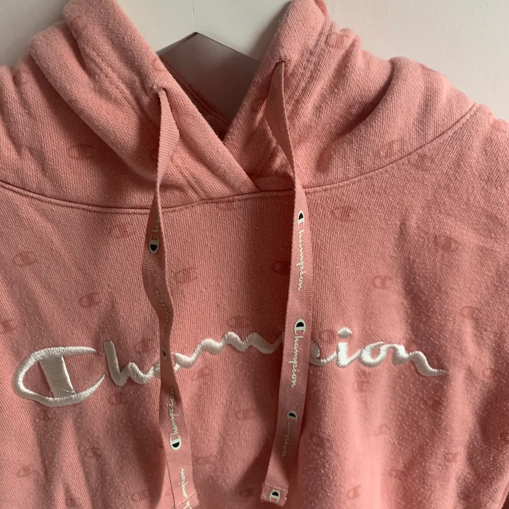 Fin rosa Champions hoodie i storlek xs, köparen står för frakt.. Hoodies.
