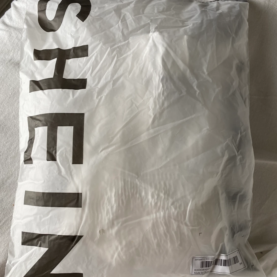 GULLIG VIT TOPP FRÅN SHEIN - 91