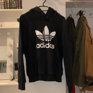 Adidas - Adidas hoodie. Använd 3 gånger. 