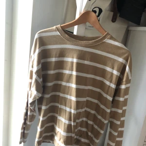 Tröja - Randig långärmad från Gina tricot, i gott skick :)