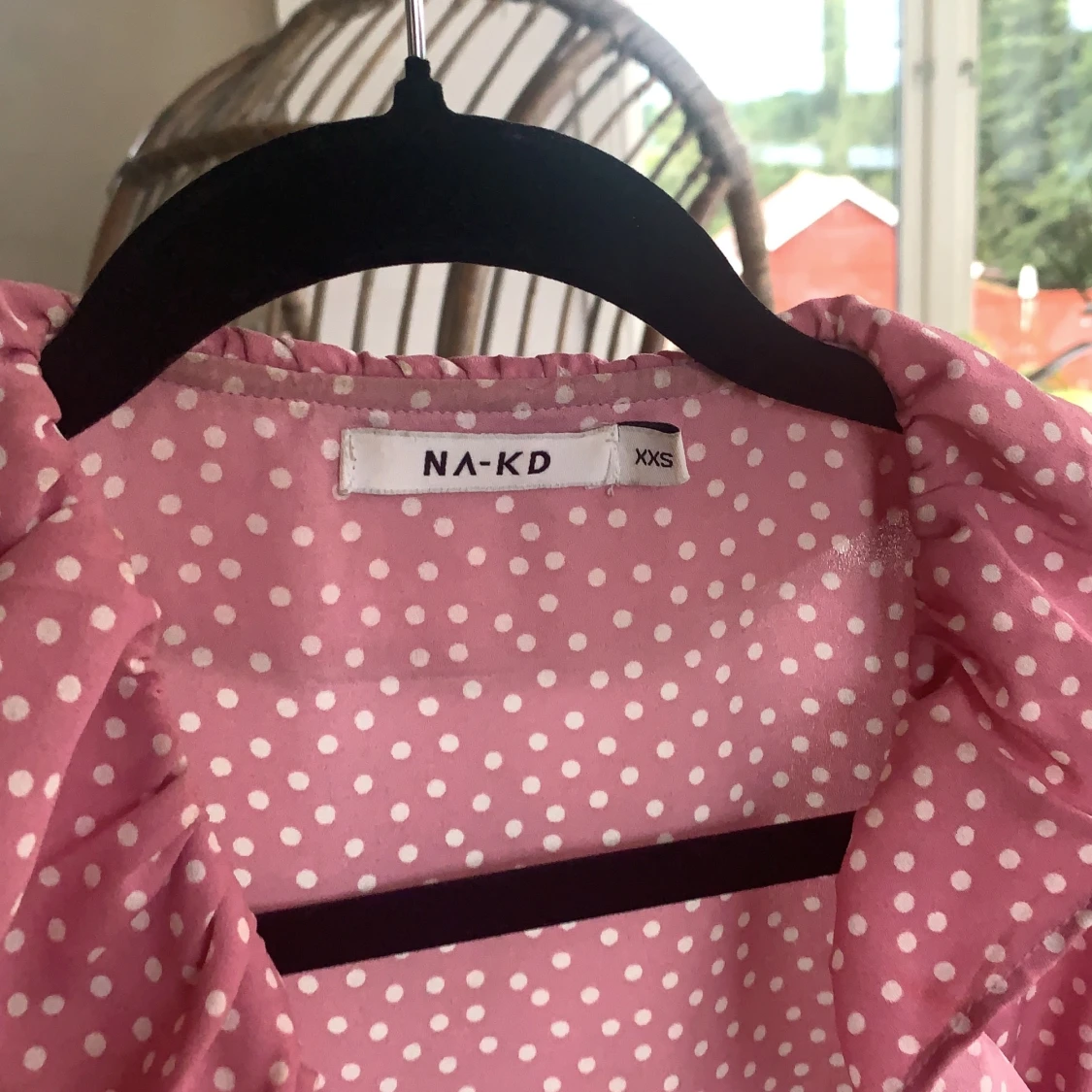 Rosa prickig klänning - 91