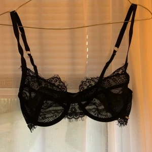 Bh - Svart spets bh från bluebella