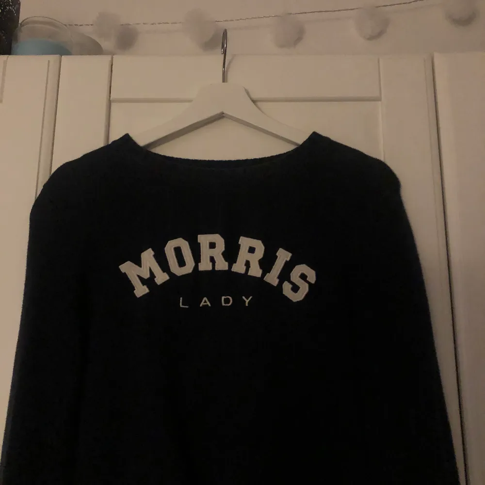 Jättemysig stickad tröja från Morris i storlek Small. Säljer då den inte riktigt kommit till användning på ett tag. Frakt kan eventuellt förekomma💞💞. Stickat.