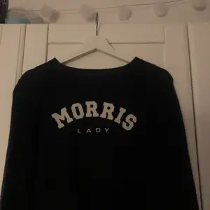 Jättemysig stickad tröja från Morris i storlek Small. Säljer då den inte riktigt kommit till användning på ett tag. Frakt kan eventuellt förekomma💞💞