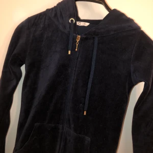 Hoodie från Cubus  - Hoodie från Cubus, stolek XS knappt använd, köpt för 249kr säljs för 100kr 💕