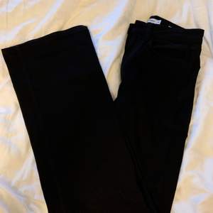 Svarta jeans från dobber, vida byxor! Super snygga men aldrig använda, stl 36 