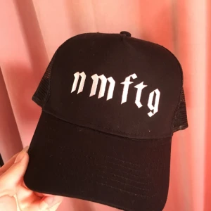  - Köpte denna på mia skäringers show igår. Den passade tyvärr inte mig. Helt ny med lapp kvar. Bara provad. 