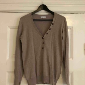  - Storlek M från Gap. 70% bomull 20% nylon och 10% silk. Fint skick.