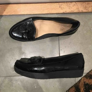  - Svarta lack loafers i bra skick! 