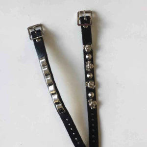  - Nitarmband i skinn! Ena m döskallar på! Reglerbar strl! Köparen betalar frakten, 40 spänn styck! 