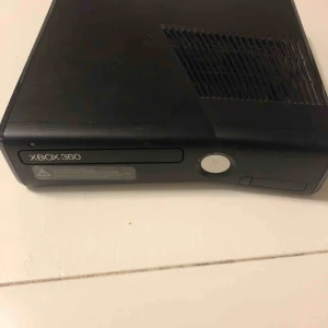  - Säljer xbox 360 finns spel till:)
