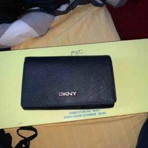  - Äkta plånbok dkny 
