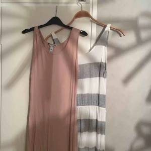  - Säljer dessa långklänningar från nelly & gina tricot båda i xs🌸💕båda för 100kr