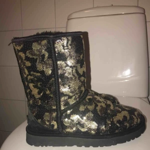  - Uggs i super skick!  Passar 37/ liten 38 