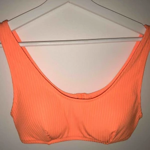  - Cool bikiniöverdel från cubus, endast testad!!