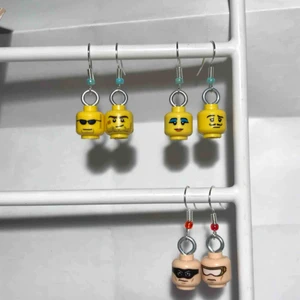  - Lego-örhängen! Handgjorda av mig:)) 29kr/paret, frakt kostar 11kr annars kan jag mötas upp i Stockholm!