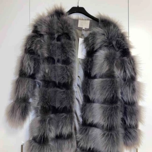  - Päls jacka från chiquelle. Säljer den pga storleken inte passar mig. Har aldrig använt jackan då etiketten är på. 