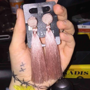  - Helt nya örhängen 