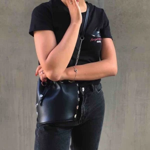  - Jättesnygg väska från zara! I läderimitation, påsmodell. Frakt på 59kr lägg till om man inte kan mötas upp i Gbg💞