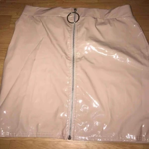  - Passar olika storlekar då den töjs ut