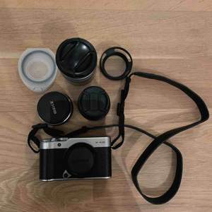 Fujifilm x-a10 kamerahus svart ,följer med en batteri , laddare och objektiv | Den är i mkt fint skick & allt fungerar precis som det ska | Säljer pga ingen användning längre | DM om ni vill ha mer information | frifrakt