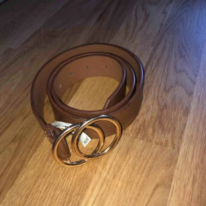  - Säljer mitt Ginatricot skärp, storlek S/Xs. Mycket använt, fint skick fortfarande :) 