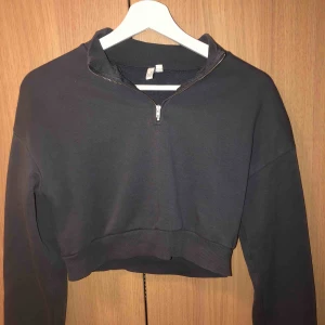  - Grå kortare tröja från NLY trend 