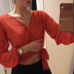  - Fin tröja köpt på bikbok för ca ett år sen endast använd en gång på midsommar