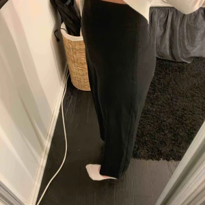  - säljer as sköna kostymbyxor ifrån zara, använda fåtalgånger och jätte bra skick. köpta för inte så länge sen för 500kr