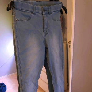 - Använd några gånger, är dr denim highwaist Hämtas i Söråker eller står köparen för frakten  Har swish  