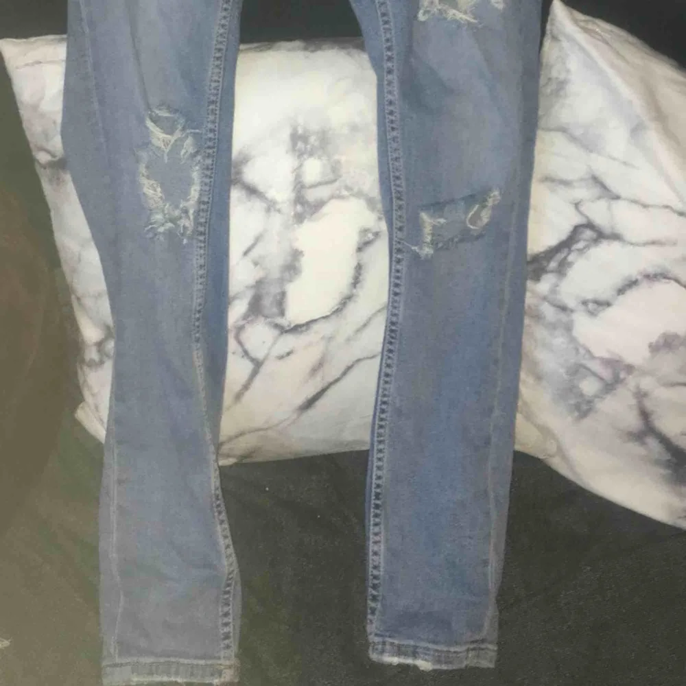 Säljer ett par Gina byxor, jättefina men kommer inte till användning :) . Jeans & Byxor.