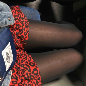  - Söt Leopardmönstrad kjol med volanger, bara använd en gång. Står storlek XS men skulle nog snarare säga S! 100kr + frakt 🌸🌸