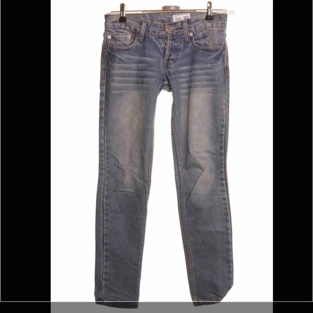Riktigt snygga vintage jeans skulle säga att dom passar en xs . Jeans & Byxor.