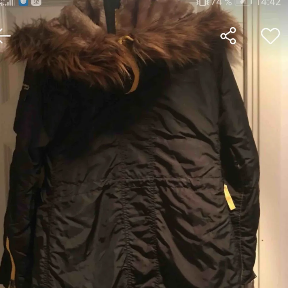 ALPHA INDUSTRIES Ord. Pris för jackan 2799:- Säljer den för 900 kr. Jackan är i väldigt fint skick. Storlek M dock passar den även en S väldigt bra! Snygg och perfekt till vintern.. Jackor.