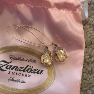 - Oanvända örhängen från zanzlöza zmycken 
Nyinköpta 