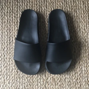  - Skor från Alexander Wang för H&M. Använda 1-2 ggr så i princip oanvända :)   De har ingen riktig storlek utan är one size, men passar bäst på ngn med 38-39 