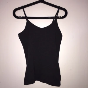  - Mörkgrått linne i storlek S från Forever 21 i Miami. Helt nytt och oanvänt i perfekt skick!