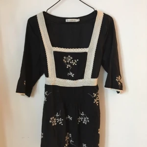  - Bondelid blus i bra skick. Storlek M