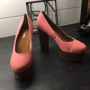  - Från scorett i bra skick! Något liten svart märke se bild Storlek 37