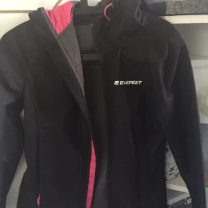  - Använd 1 gång då den är för stor, storlek 36 och i väldigt fint skick oridinariepris över 1000 kr