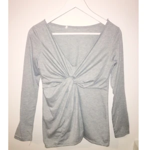  - Väldigt fin passform med snygg urringning.