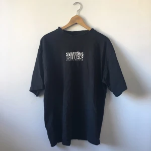  - Vintage tröja med tryck, använt få gånger. Frakt inräknat i pris 💸