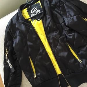  - Black and yellow bomberjacket from Elly Pistol, nice material and fit, 1000kr original price, barley used. 