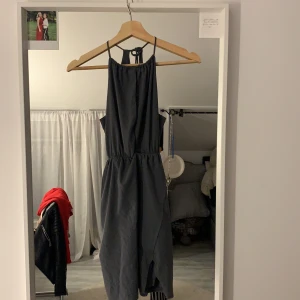 Fin klänning - Fin klänning, lite festlig, men super snygg, från Nelly storlek xs-s