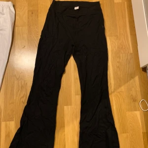 Svarta tights  - Jag har använt byxorna i ett halv år med jag har slutat gilla tights 