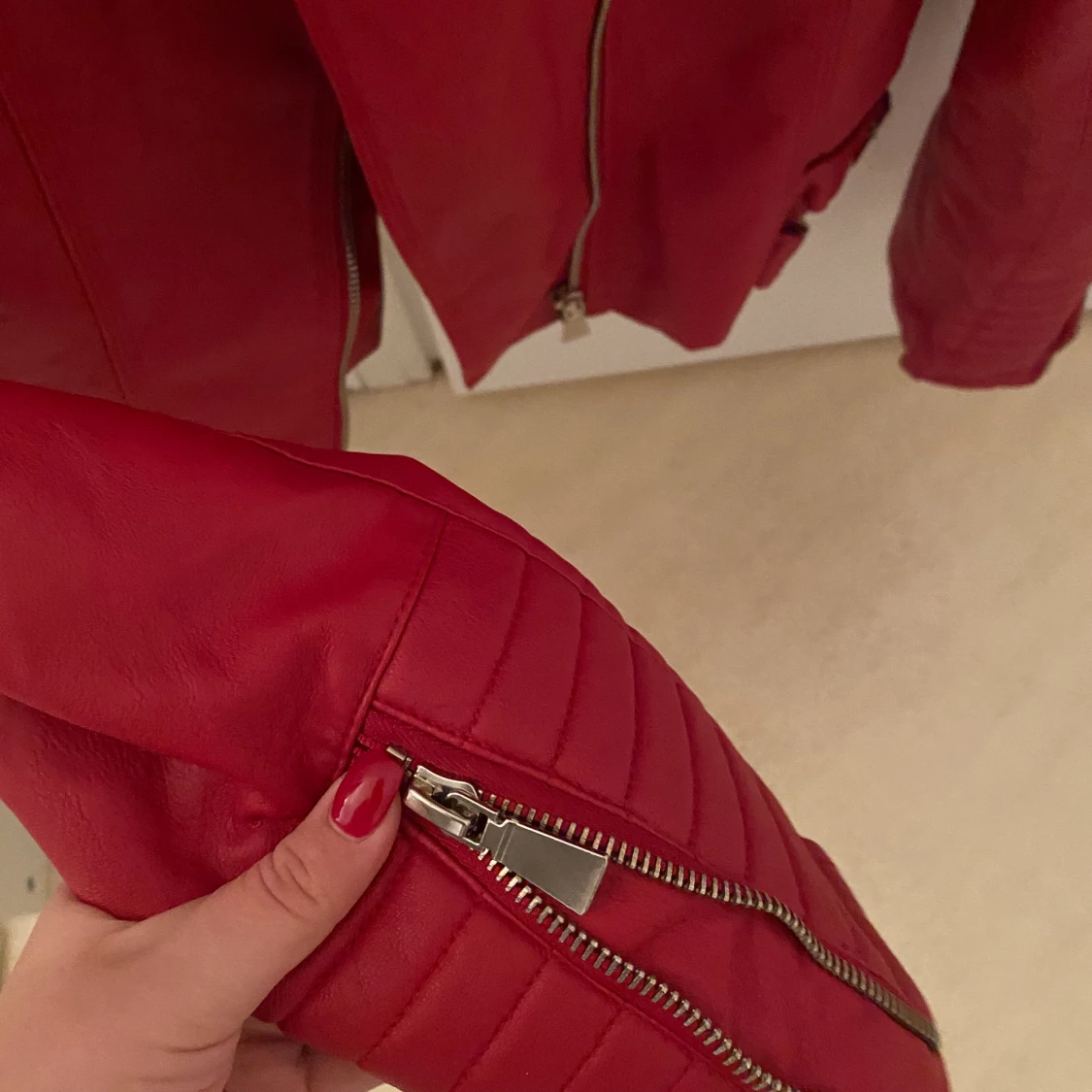 Röd skinnjacka  - 91