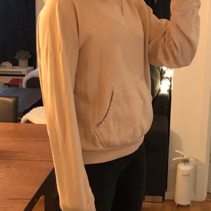 Hoodie/Huvtröja - Ljusrosa hoodie. Sparsamt använd. Bra passform! Strlk S. Kan mötas upp eller skickas 