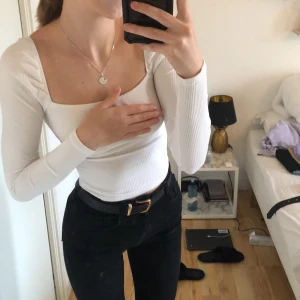 Topp - Superfin topp från gina tricot. Jag har storlek S vanligtvis och den häär är lite liten på mig. Som ny!