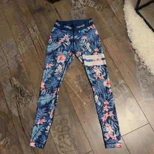 Stronger tights! - Ett par stronger tights i bra skick, storlek s